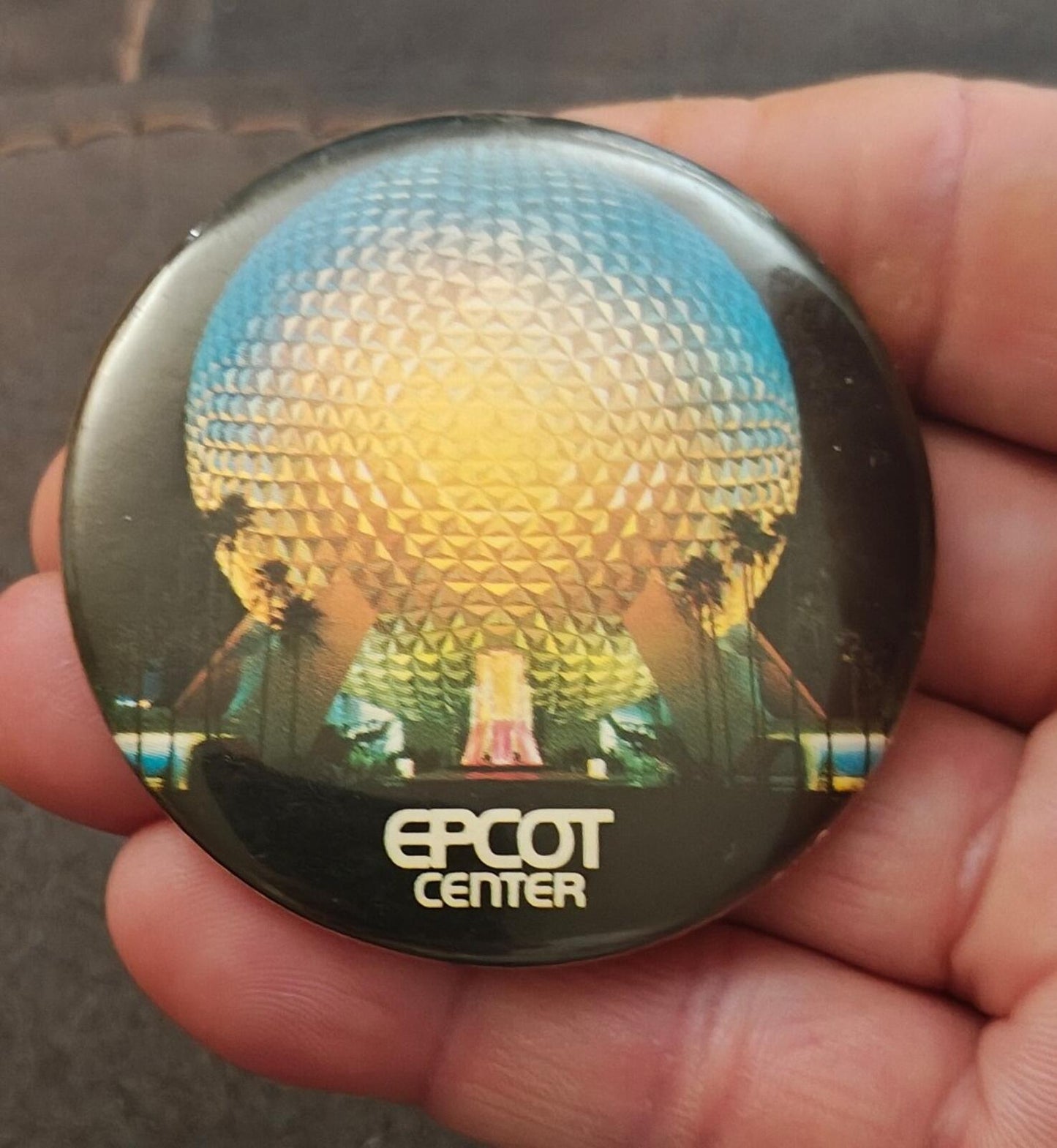 1982 Walt Disney World EPCOT Center Pinback/Pinbutton