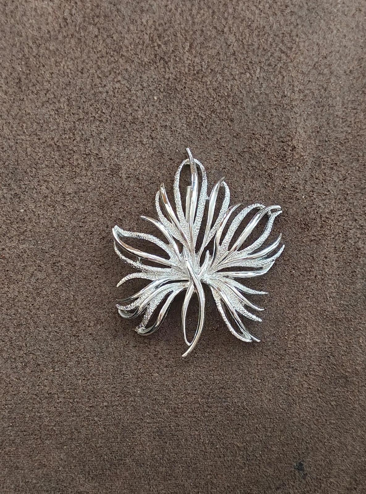 1980s Frosted Silver Tone Leaf Pin/Brooch