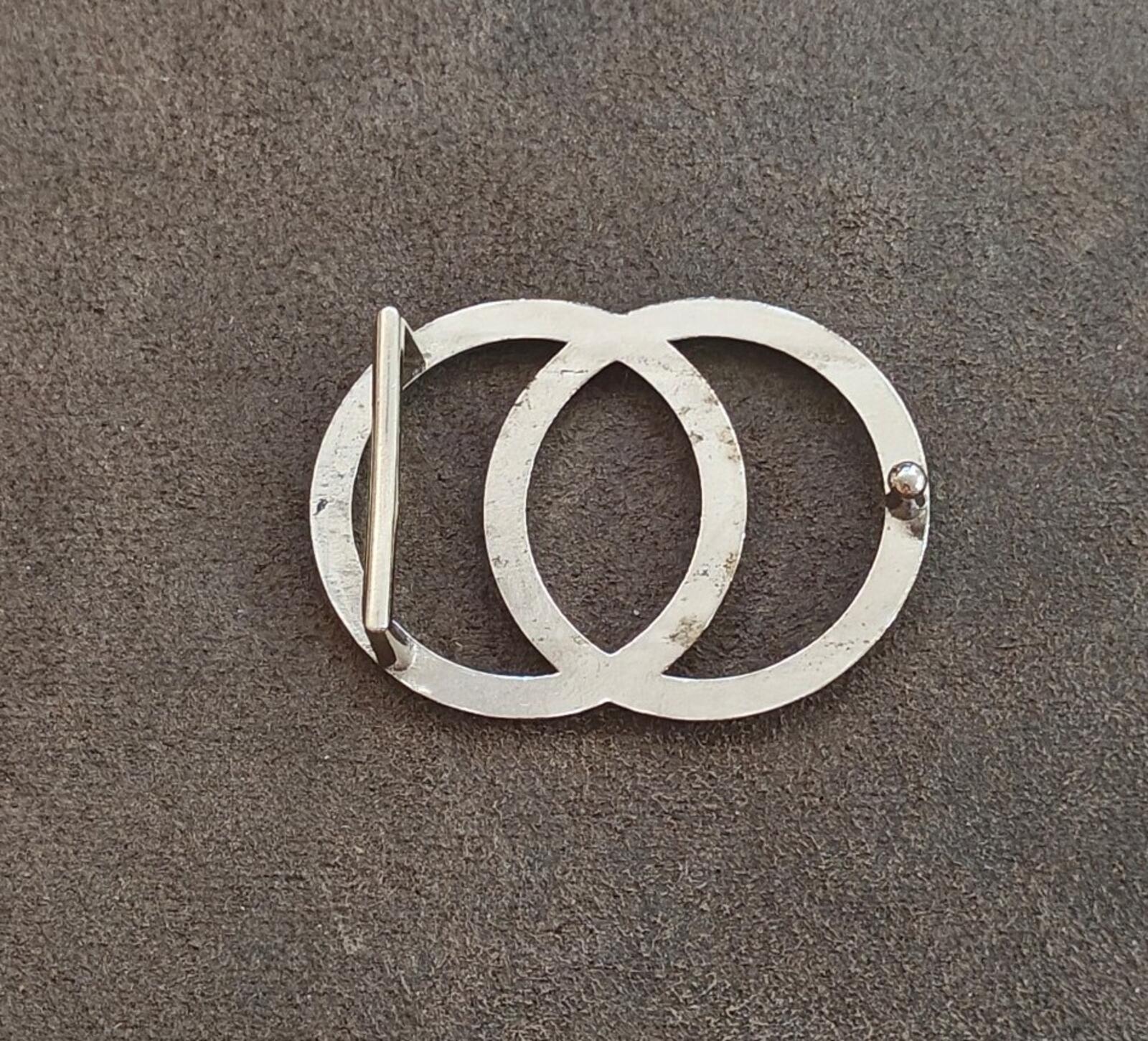 Elegant Modernist Silver Tone Double O-ring Belt Buckle.