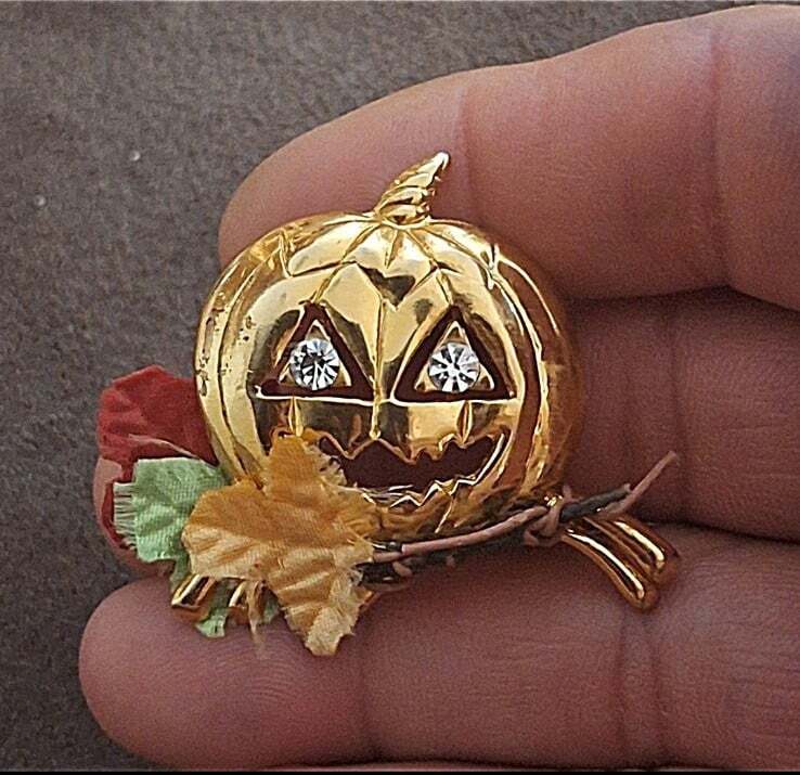 90s Avon Gold Tone Fall Jack-o-lantern Pumpkin Face Pin Brooch