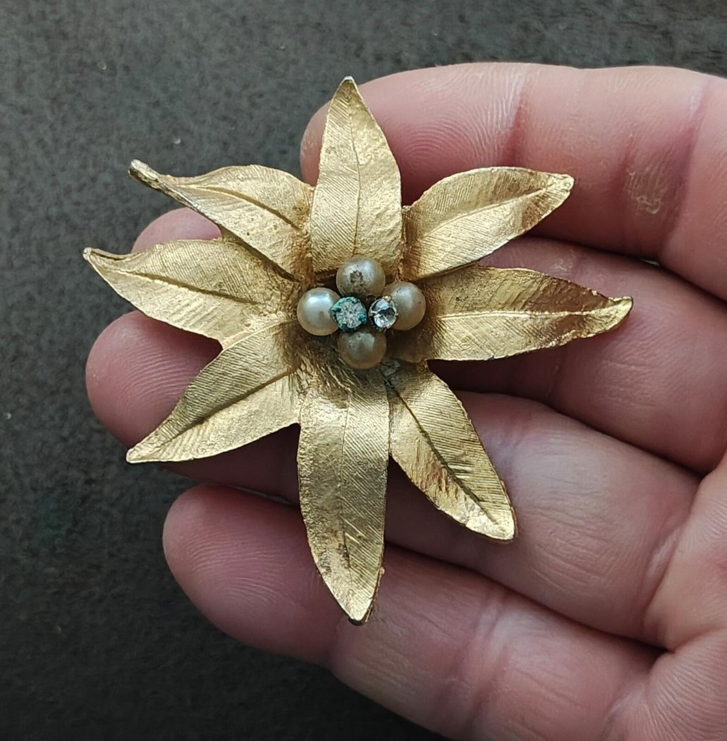 1950s/60s Gold Tone Textured Flower With Faux Pearls & Rhinestones Brooch