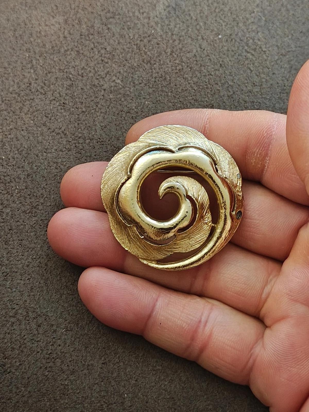 1980s Gold Tone Textured Swirl Flower Design Brooch