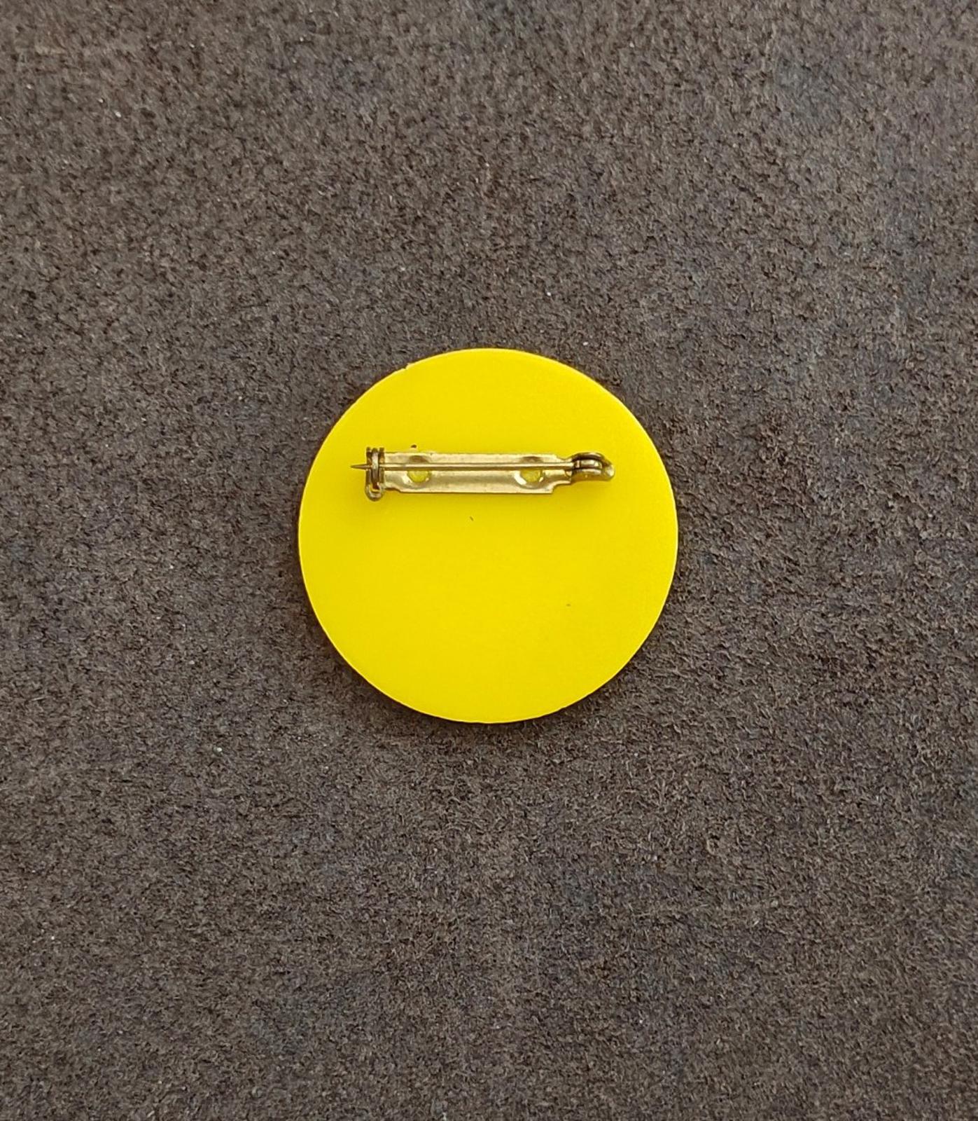 1950/60's Rare HTF Lenticular Winking Yellow Plastic Happy Smiling Face Pin