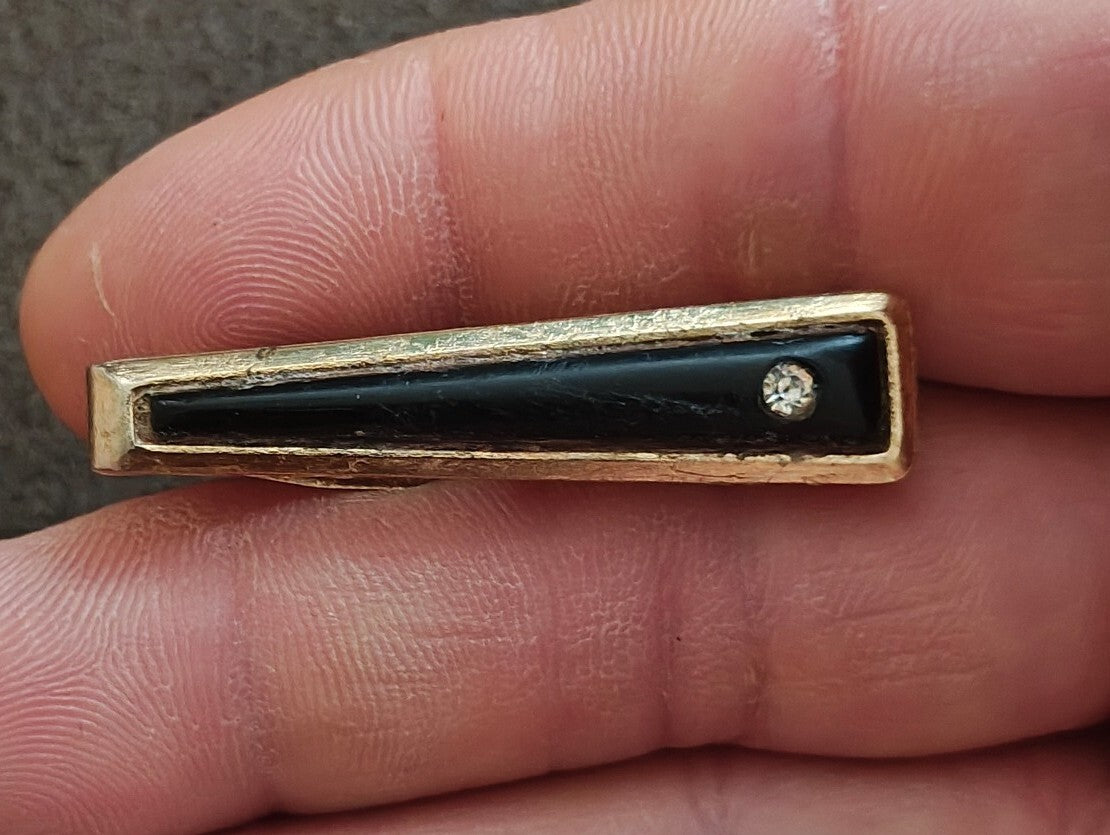 1950s/60 Gold Tone Tapered Black Inlay Tie Clip With Clear Faux Diamond Accent