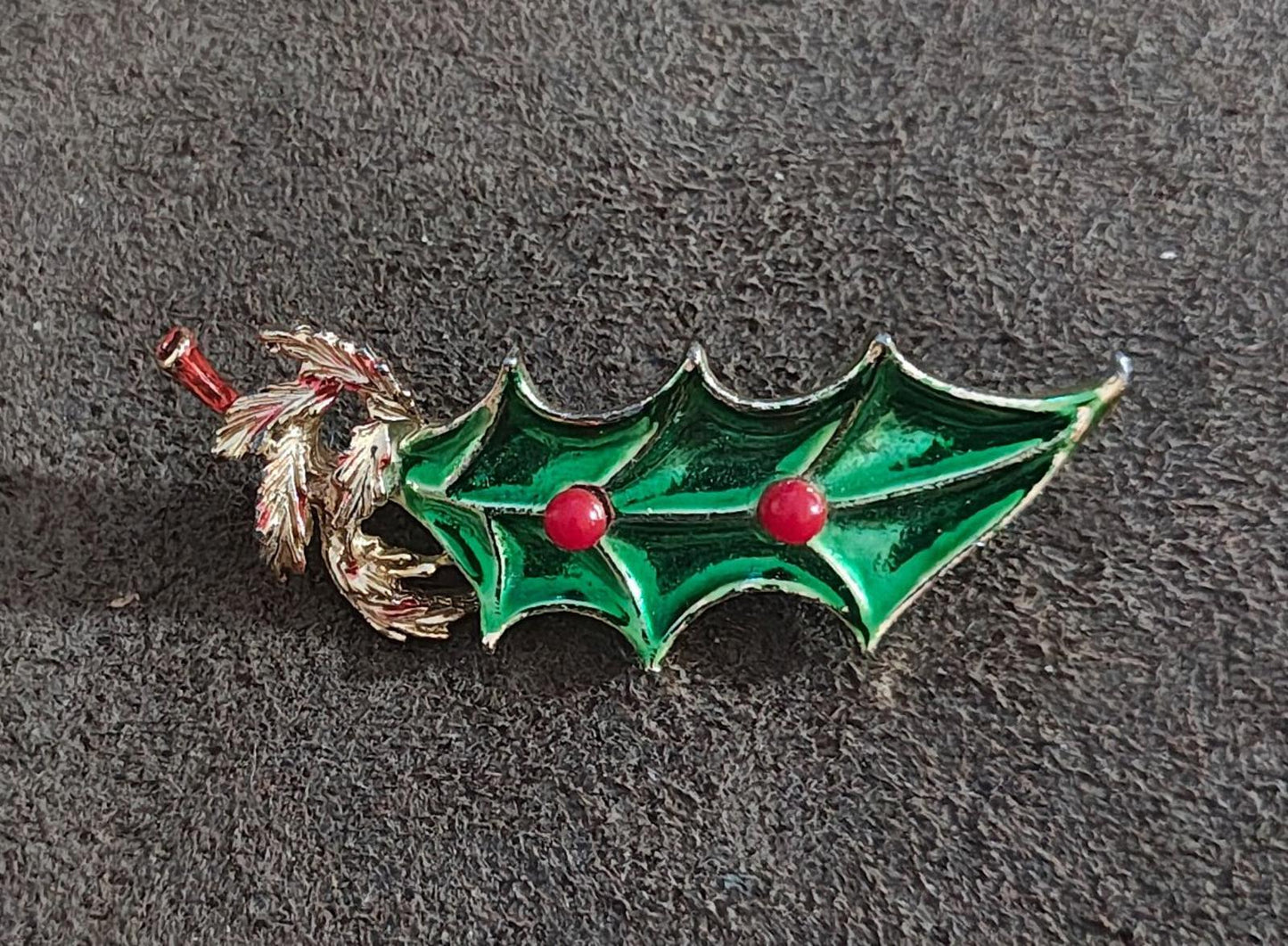 1970s Vintage Christmas Holly Gold Tone Enamel Brooch Pin