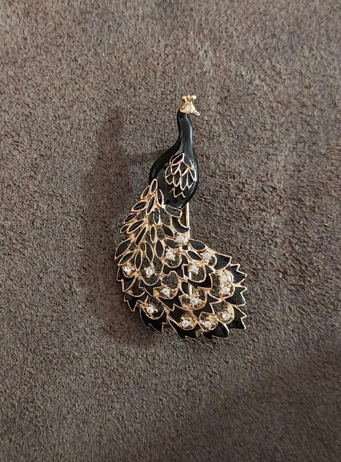 1990's Gold Tone Black Peacock With Sparkling Rhinestones Brooch Pin