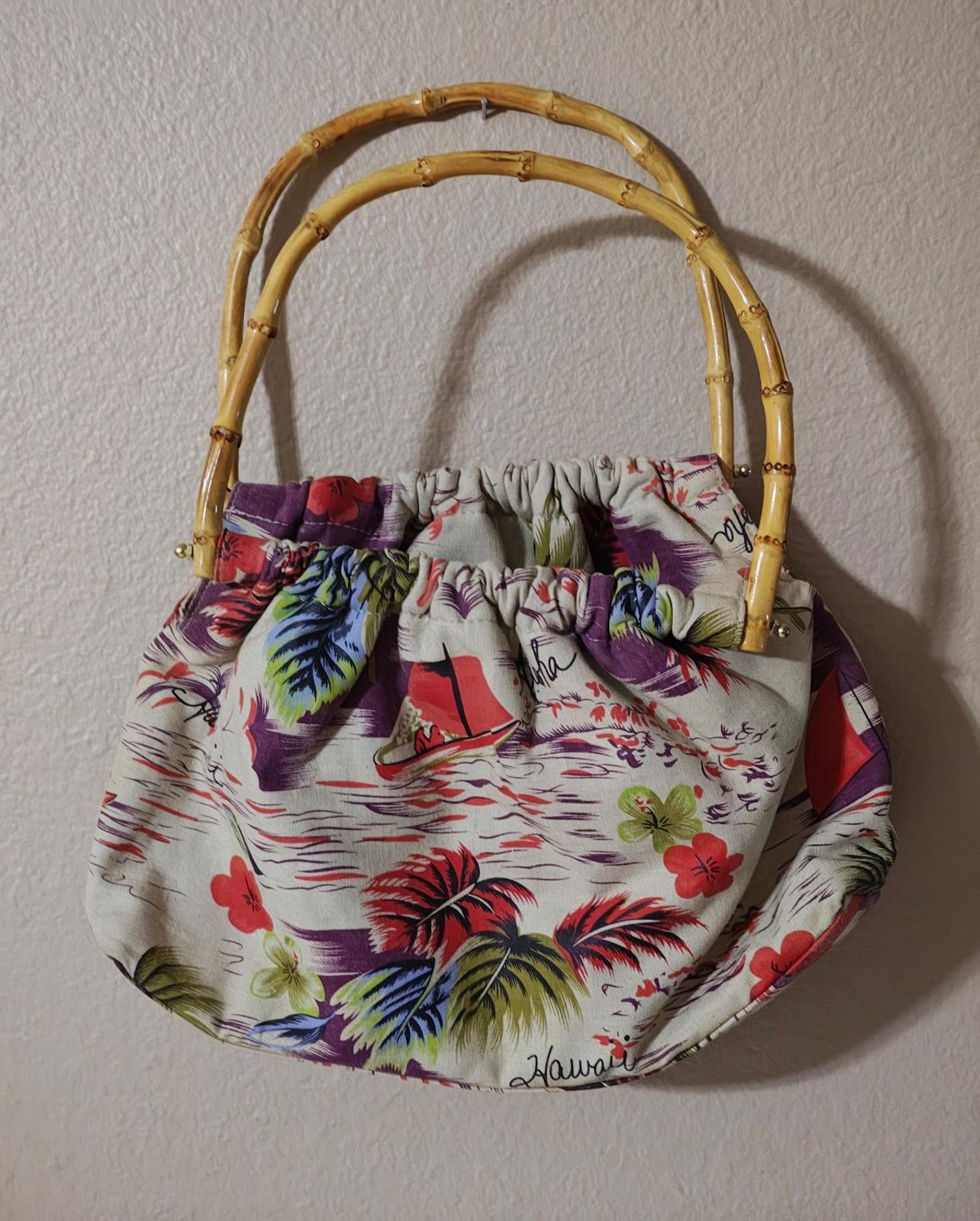 Pretty XOXO Hawaiian Tiki Tropical Retro Cloth Handbag/Purse Like New With Tags.