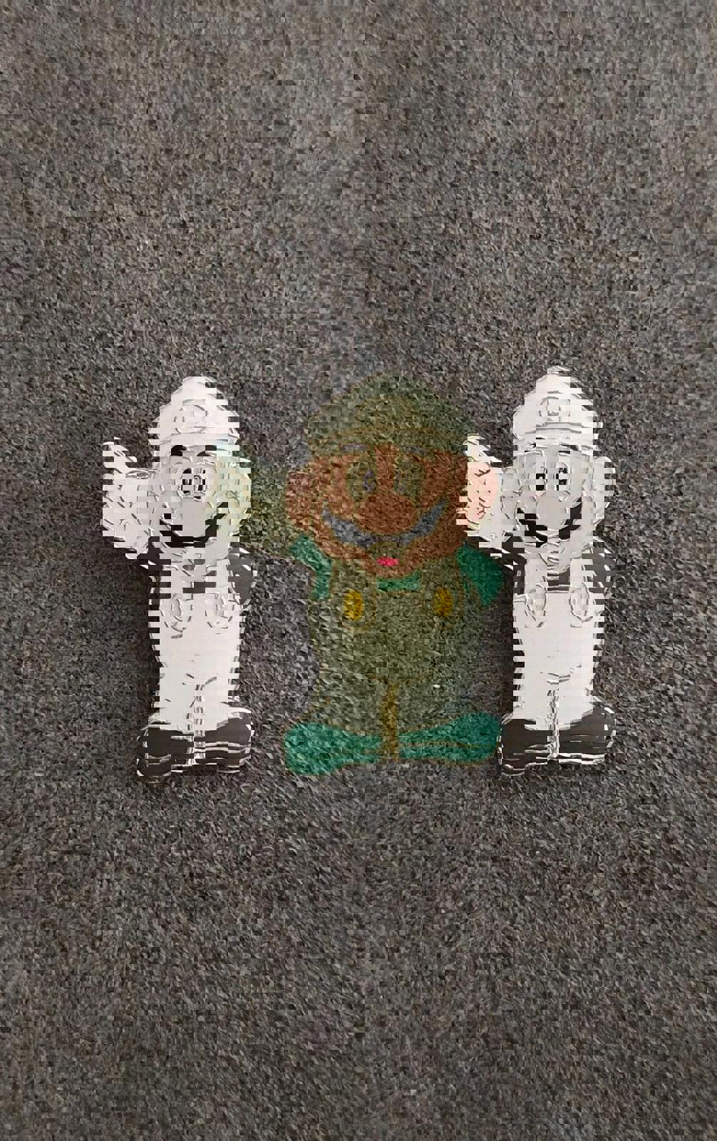 1988 Nintendo Super Mario Bros. Luigi Gold Tone Enamel Pin