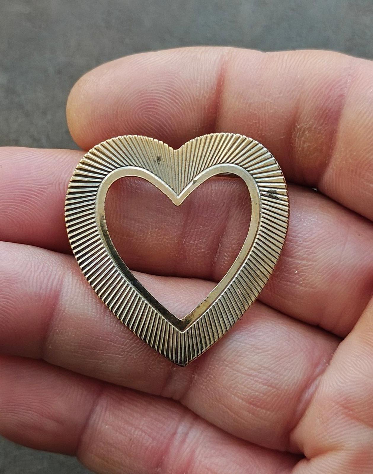 1980s Vintage Textured Heart Shaped Gold Shaped Brooch Pin