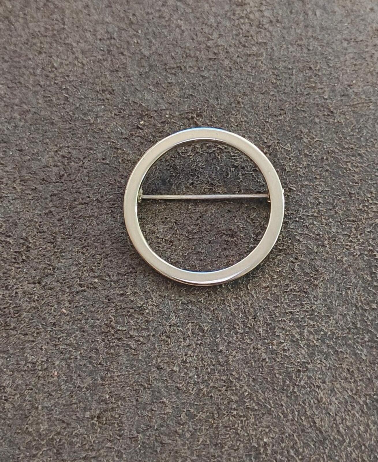 1950s/60s Classic Minimalist Open Circle Gold Tone Brooch Pin