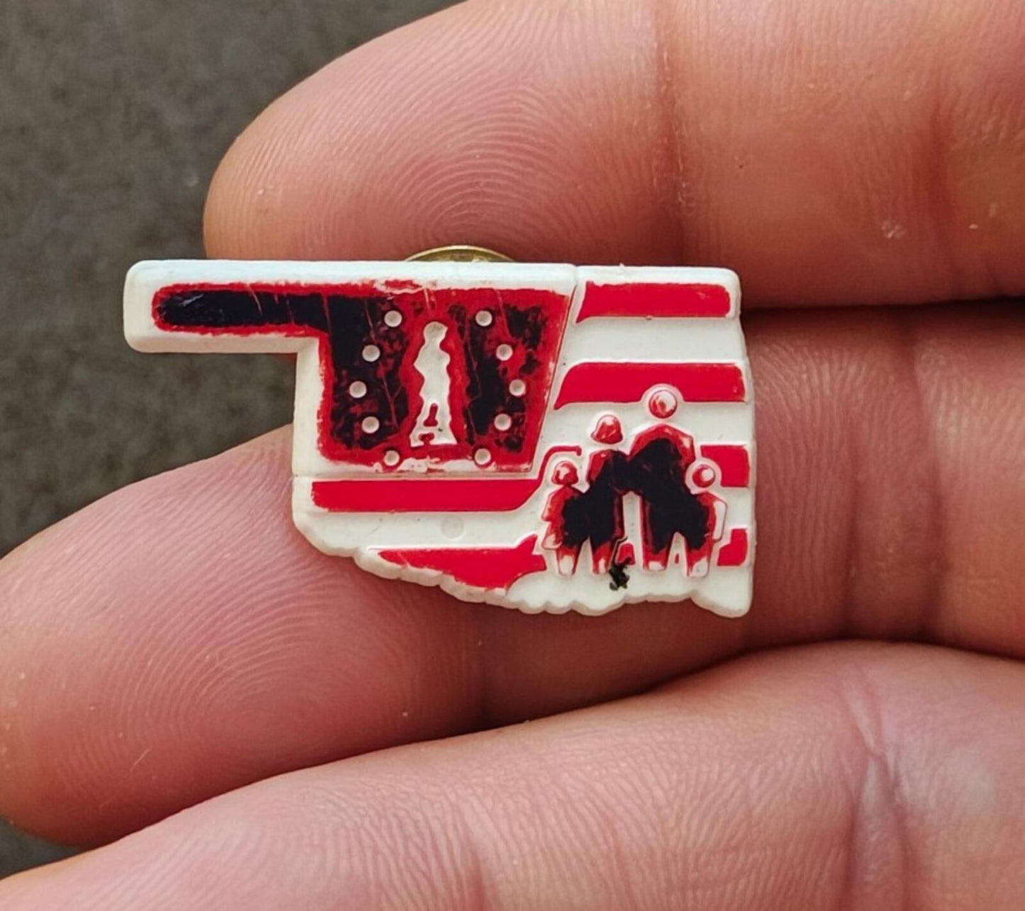 1980s Oklahoma State Map Plastic Pin