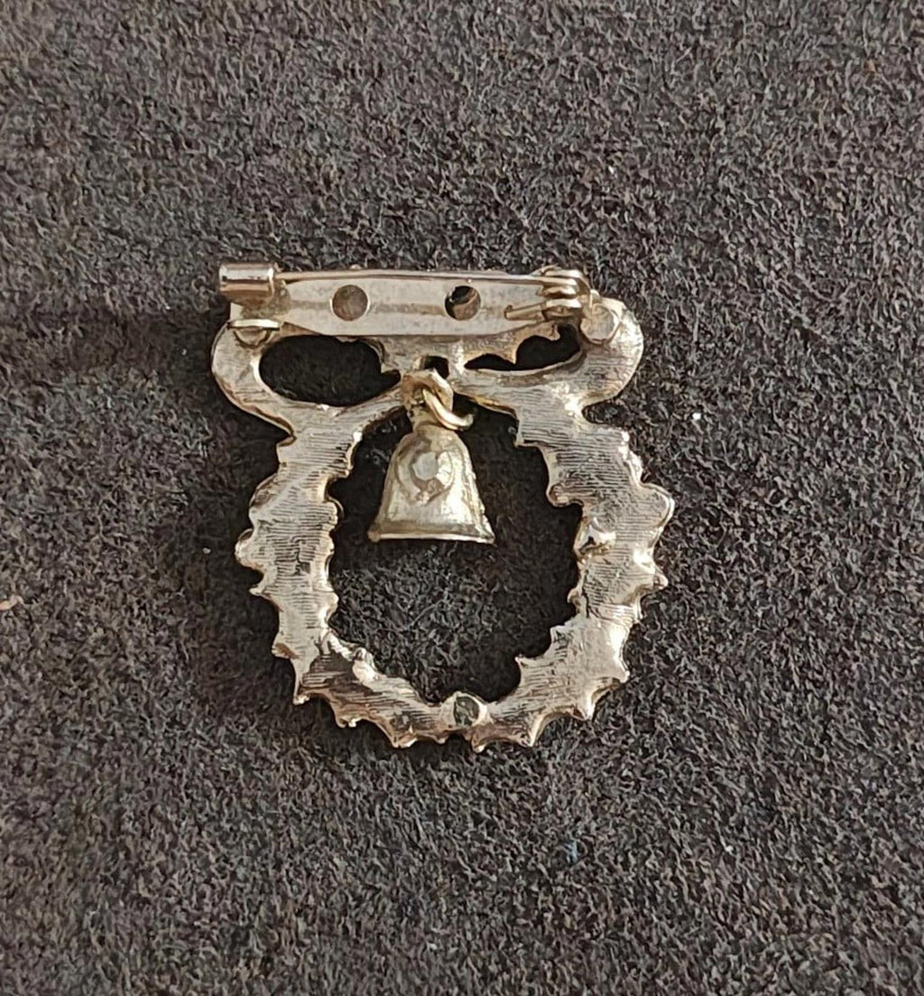 Back of gold-tone Christmas wreath brooch with pin clasp and bar closure