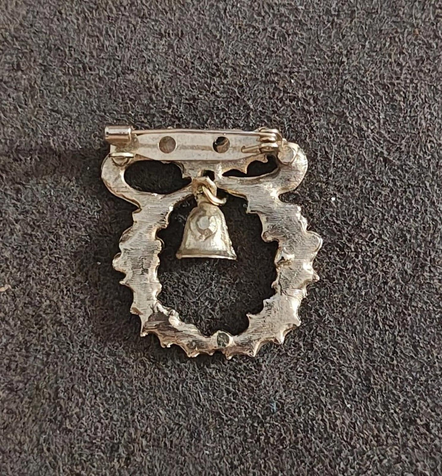 1980s Vintage Christmas Wreath Gold Tone Enamel Brooch Pin