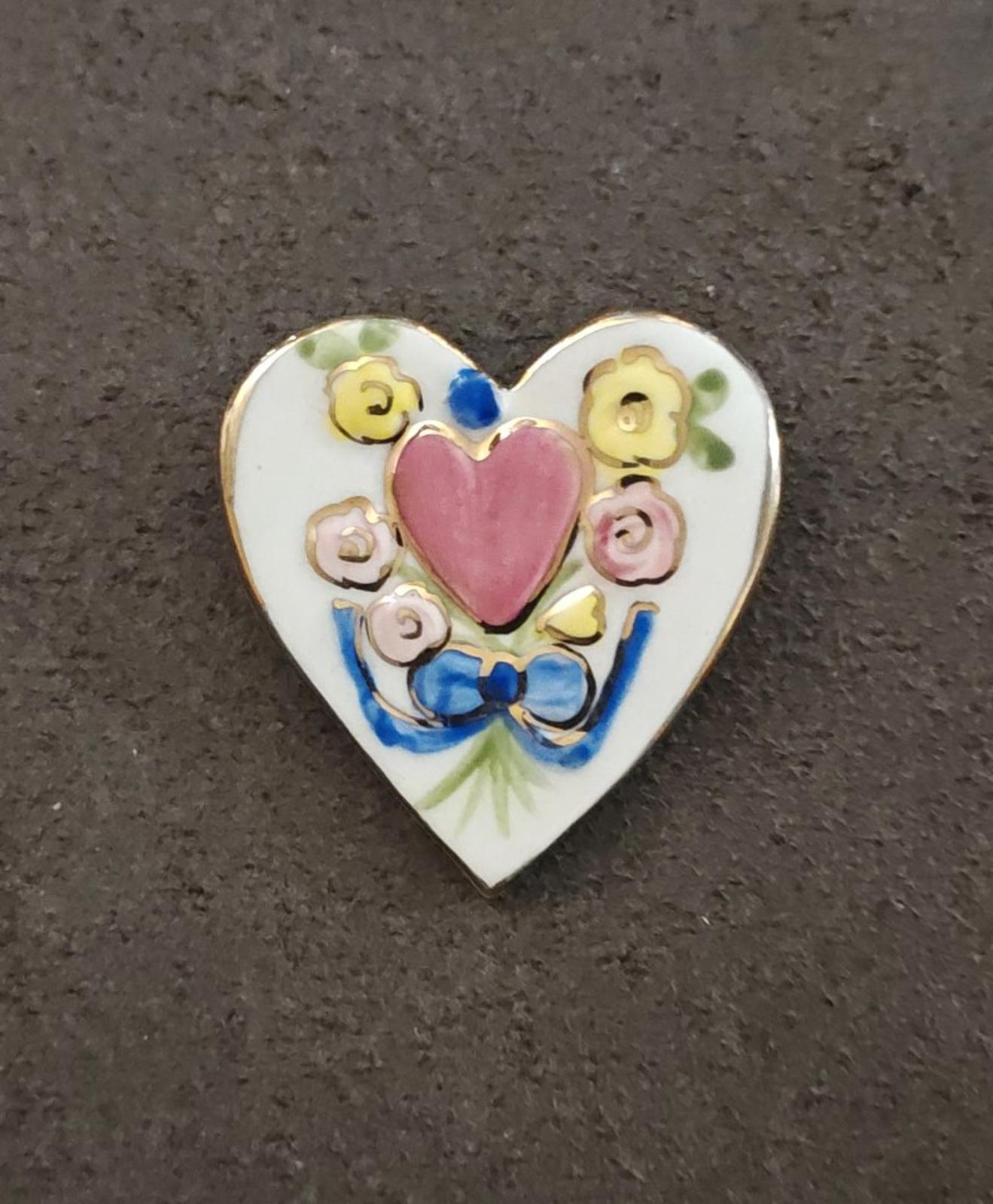 1980s Hand Painted Ceramic Floral Heart Brooch pin featuring pink roses, gold-to