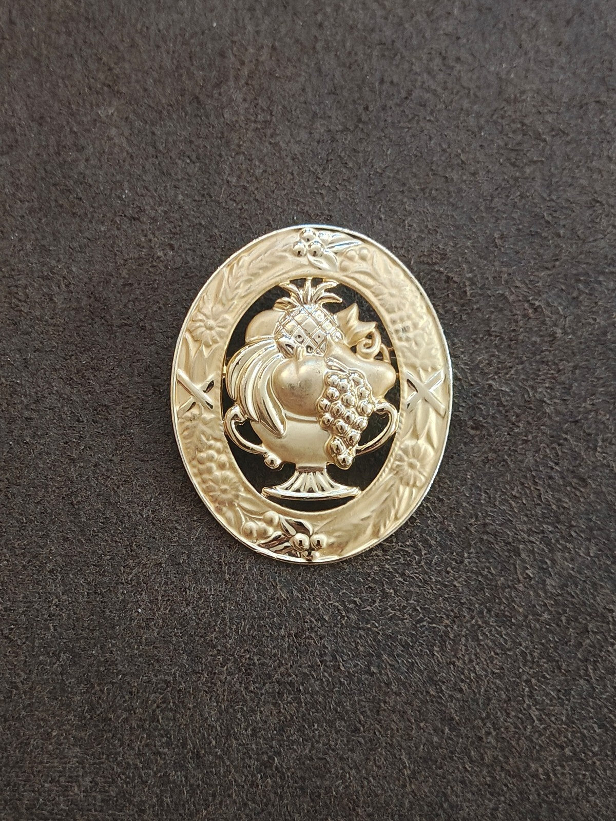 1990s AJC Signed Gold Tone Fruit Basket Cornucopia Brooch Pin