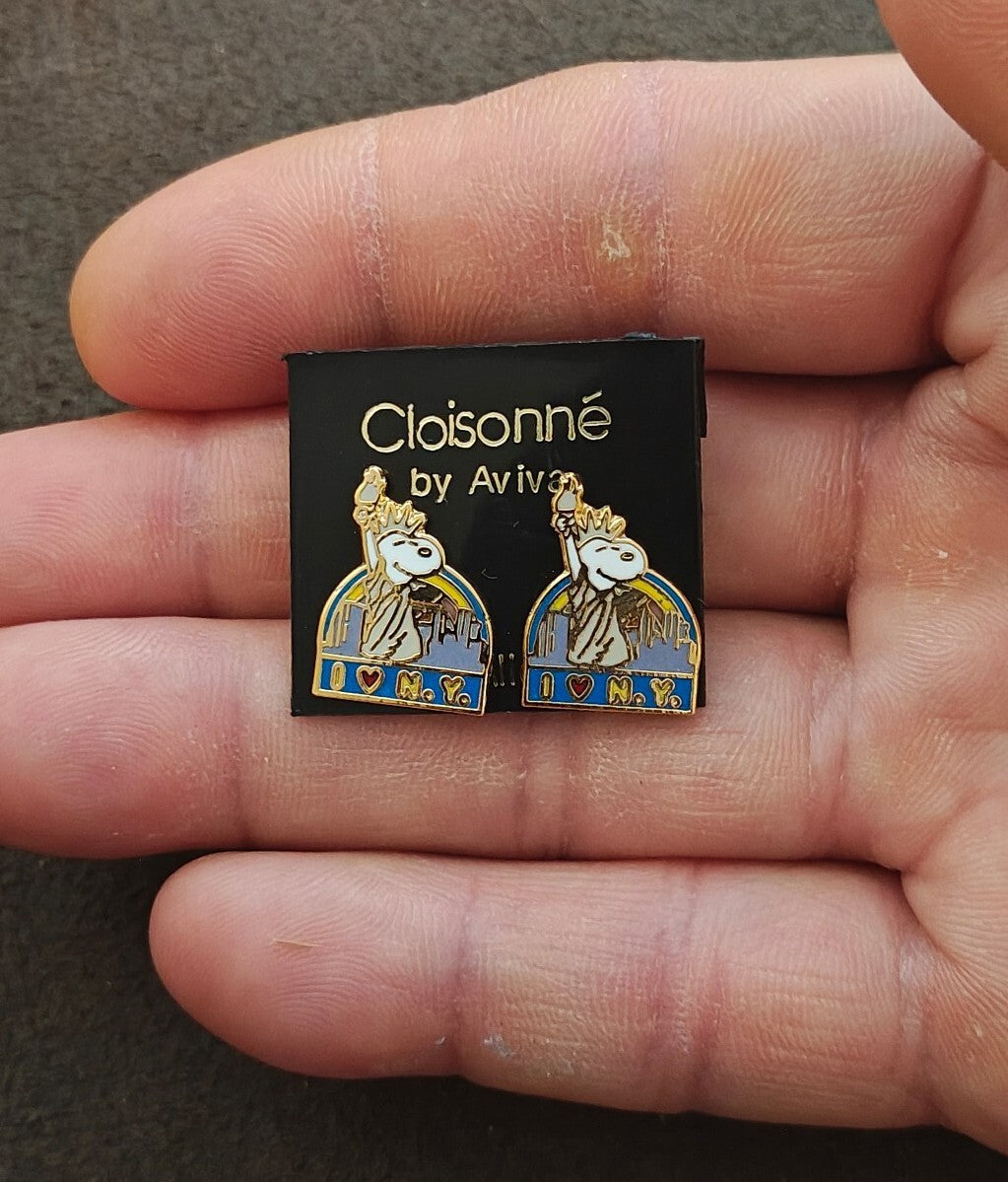 1970s Peanuts Snoopy " I Love N.Y. Gold Tone Cloisonné Stud Enamel Earrings New