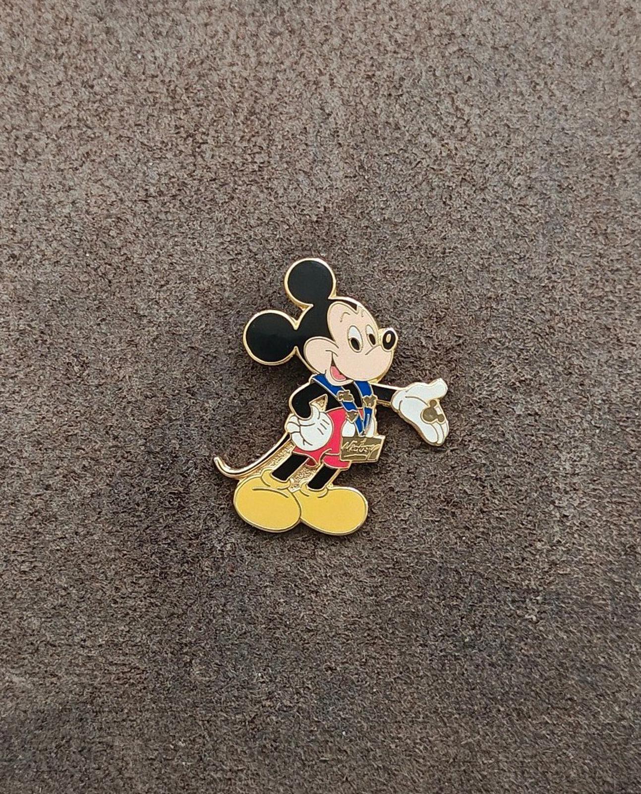 2001 Retired Mickey Mouse Trading Starter Set Gold Tone Enamel Pin