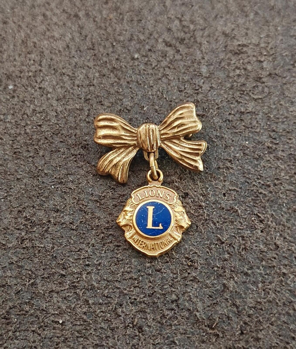 1950s Lions Clubs International Ladies Bow Knot Pin With Dangling Charm