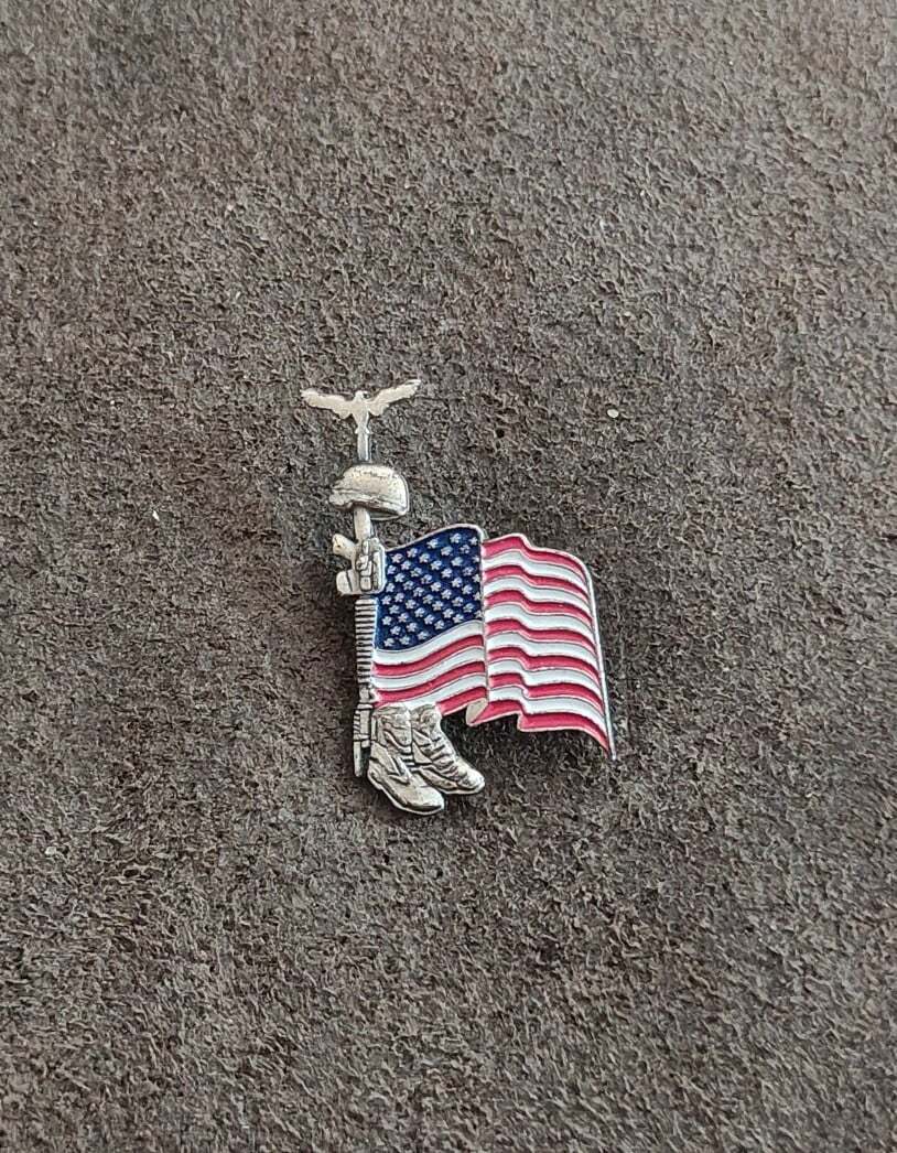 Fallen Soldier Battlefield Cross Pin