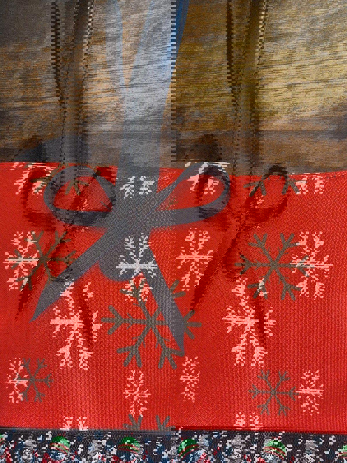 Classic Christmas Snowman With Snowflakes Red Green White Black Handbag