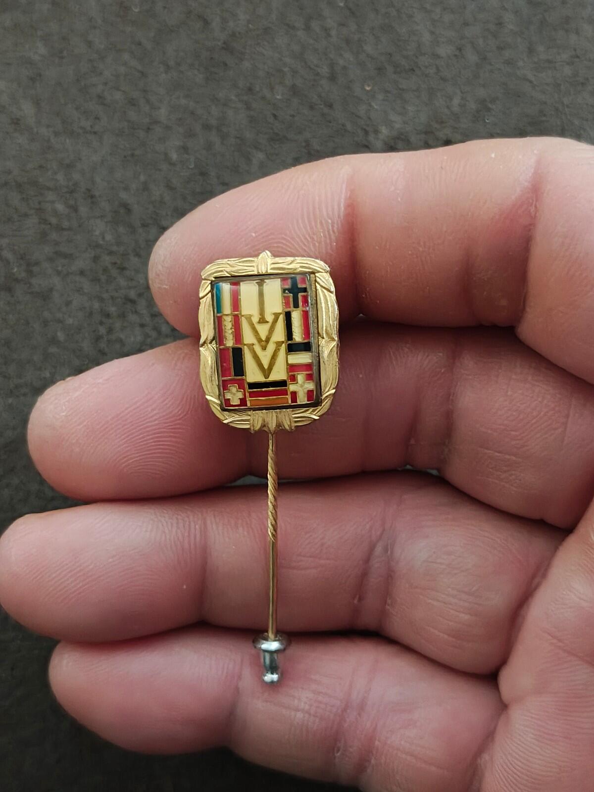 1960s International Federation of Popular Sports (IVV) Honorary Hiking Badge Pin