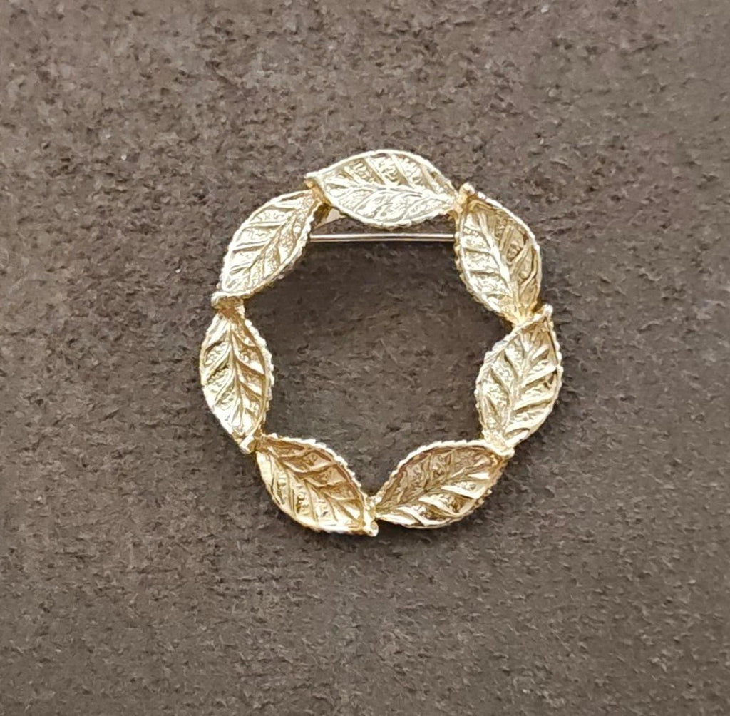 1960s Gerry's Gold Tone Textured Leaf Wreath Brooch