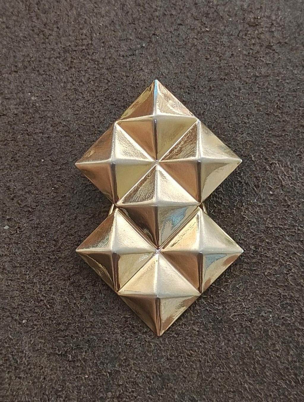 1950s Gold Tone Scarf Clip Featuring a Distinctive Geometric Pyramidic Design