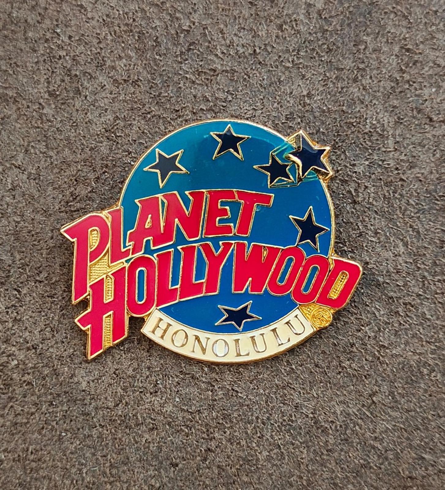 Planet Hollywood Honolulu enamel lapel pin, blue circle with stars and red logo text