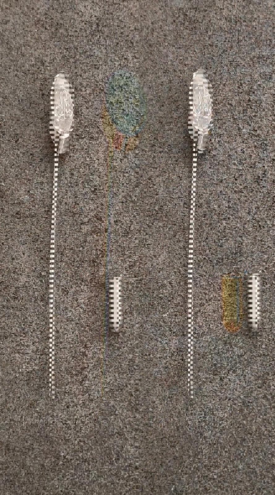 1980's Monogram Initial Letter Fancy R Gold Tone Stick Pin