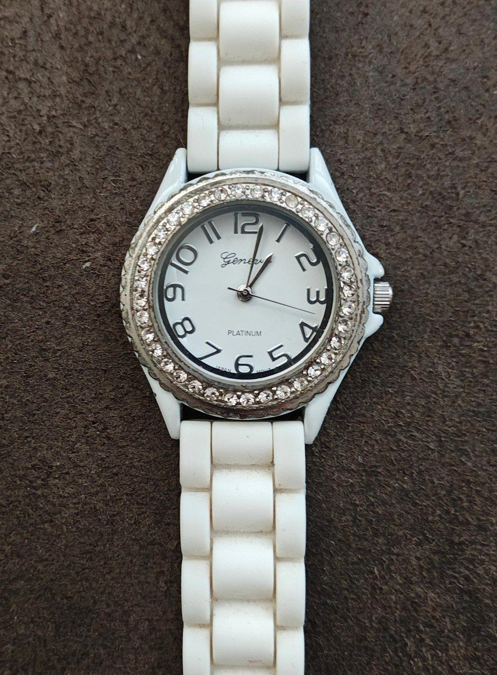 White silicone strap rhinestone bezel women’s wristwatch with white dial and Arabic numerals