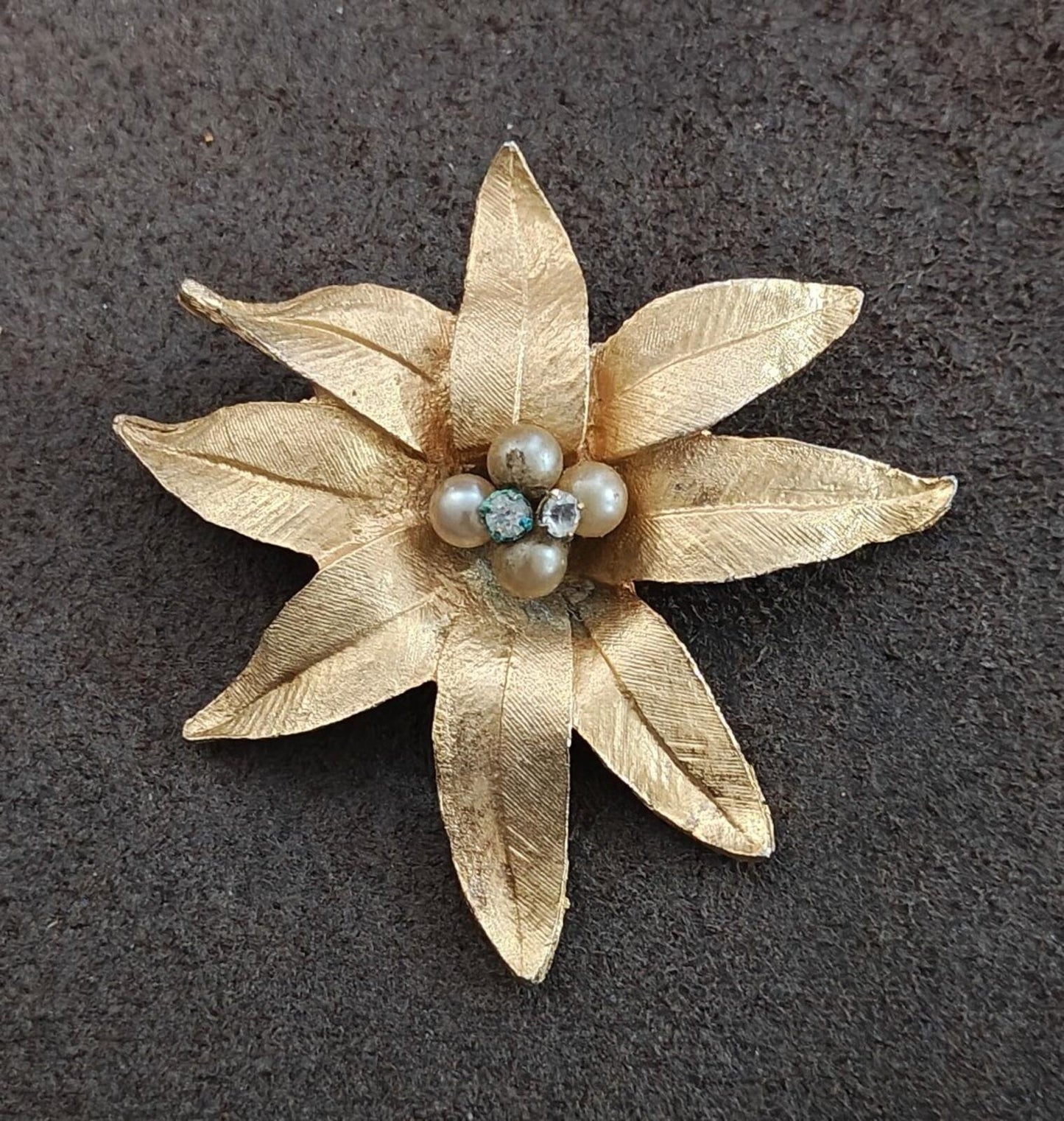 1950s/60s Gold Tone Textured Flower With Faux Pearls & Rhinestones Brooch