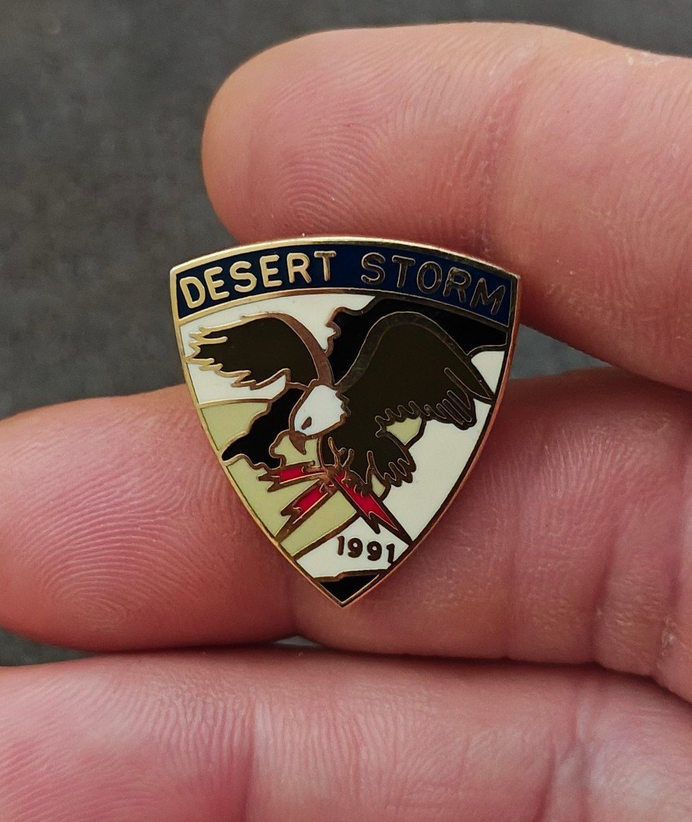 1991 Operation Desert Storm Commemorative Gold Tone Enamel Pin