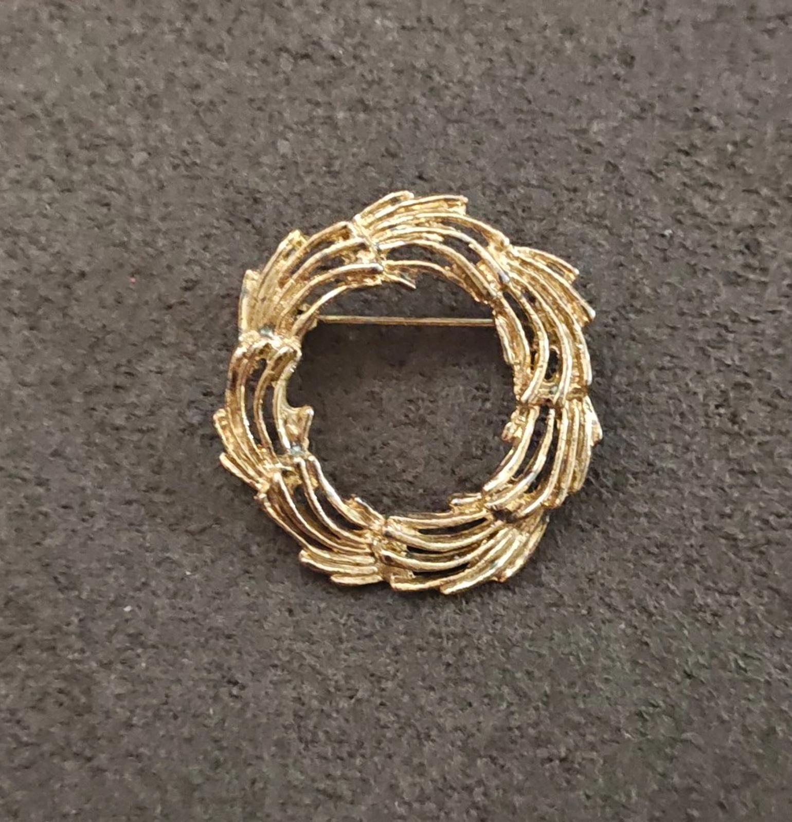 1960’s Elven Style Swirling Circle Gold Tone Brooch
