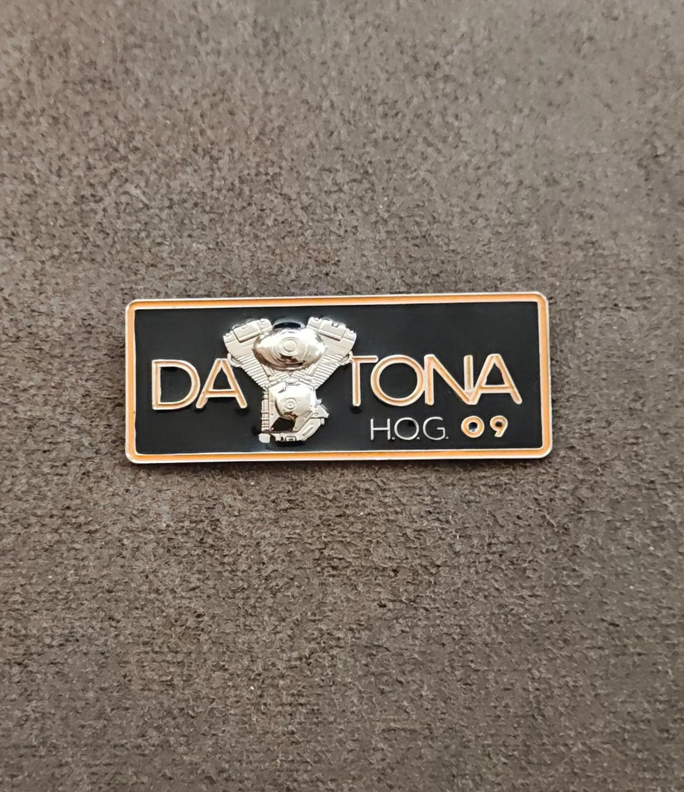 2009 Harley-Davidson Owners Group (H.O.G.) Daytona Silver Tone Enamel Pin