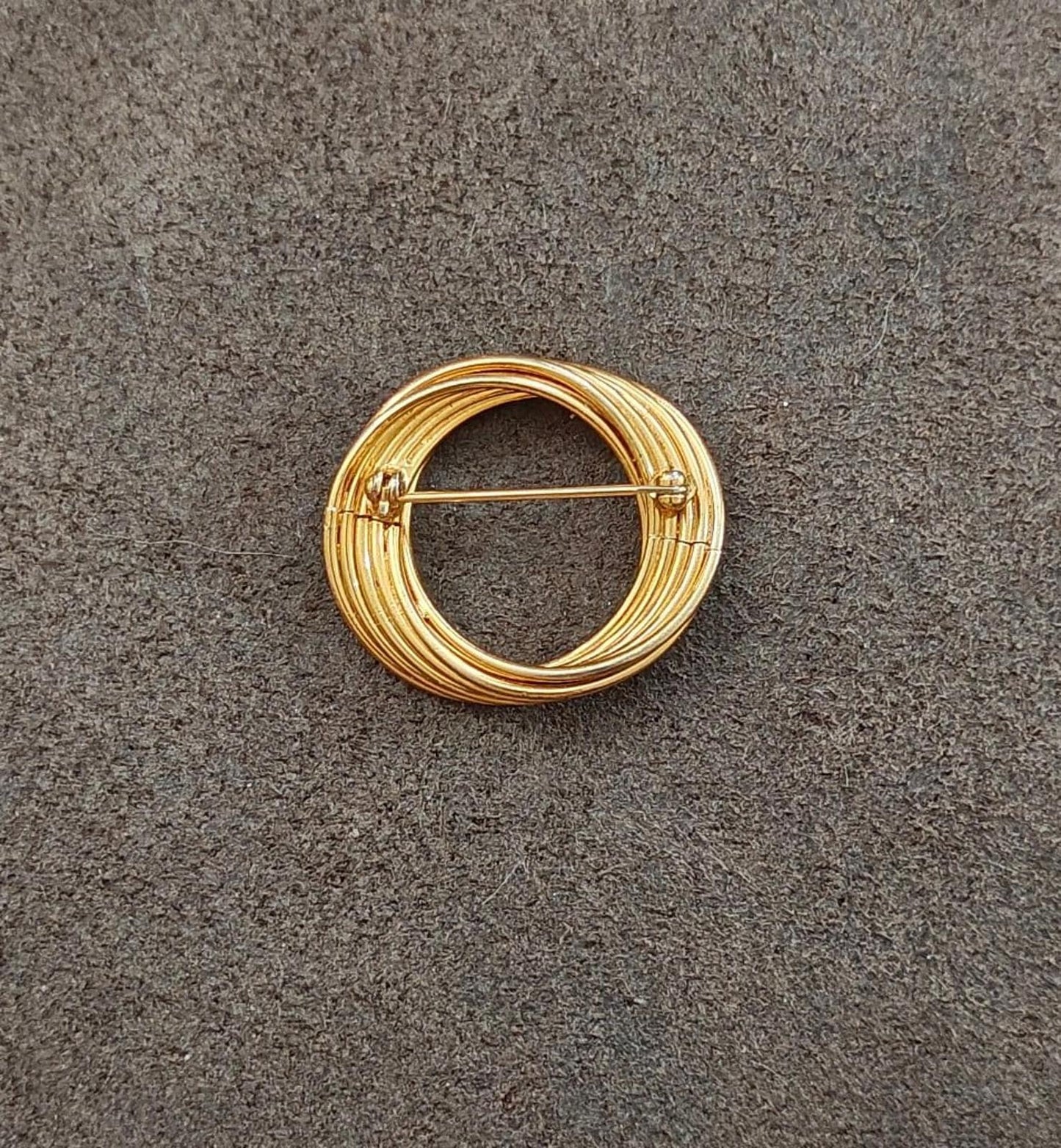 1980's Circle Gold Tone Brooch Pin