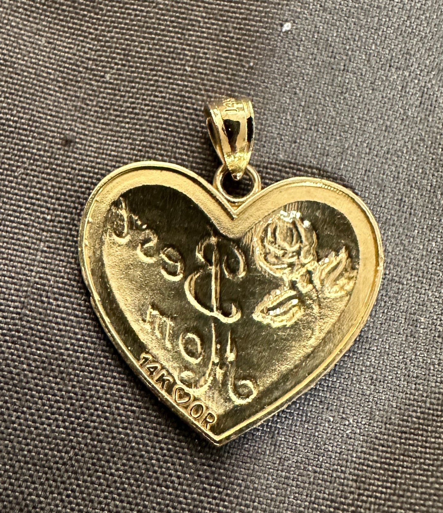 1990s 14k Solid Yellow Gold Best Mom Heart Pendant Charm