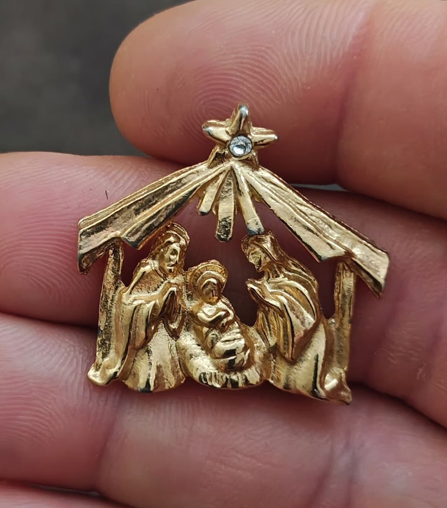 1980’s Nativity Scene Gold Tone Pin