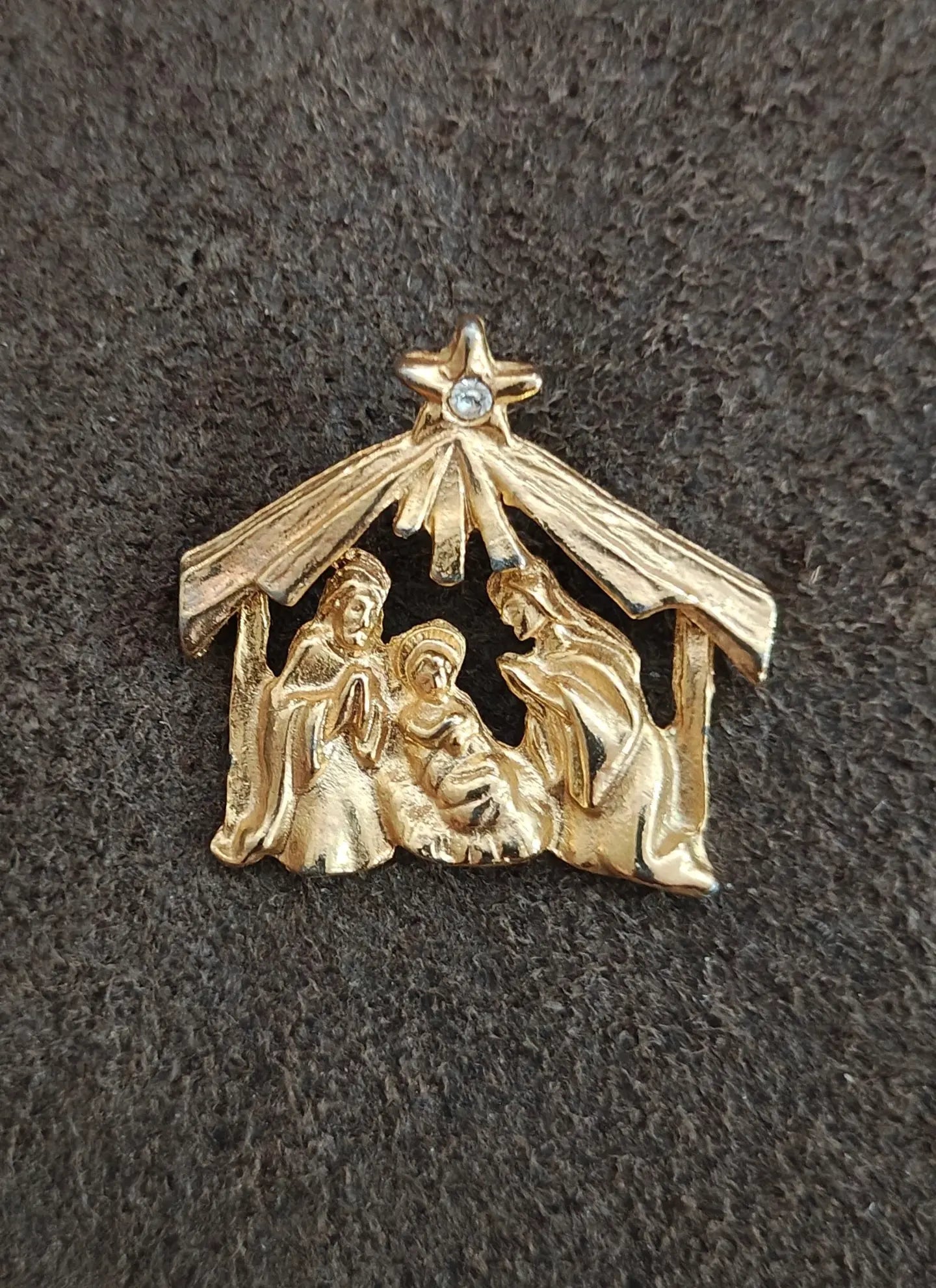 1980’s Nativity Scene Gold Tone Pin