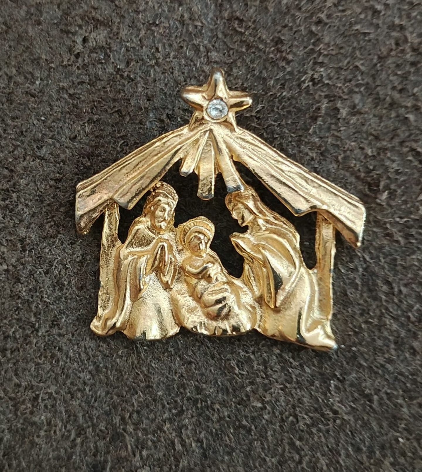 1980’s Nativity Scene Gold Tone Pin
