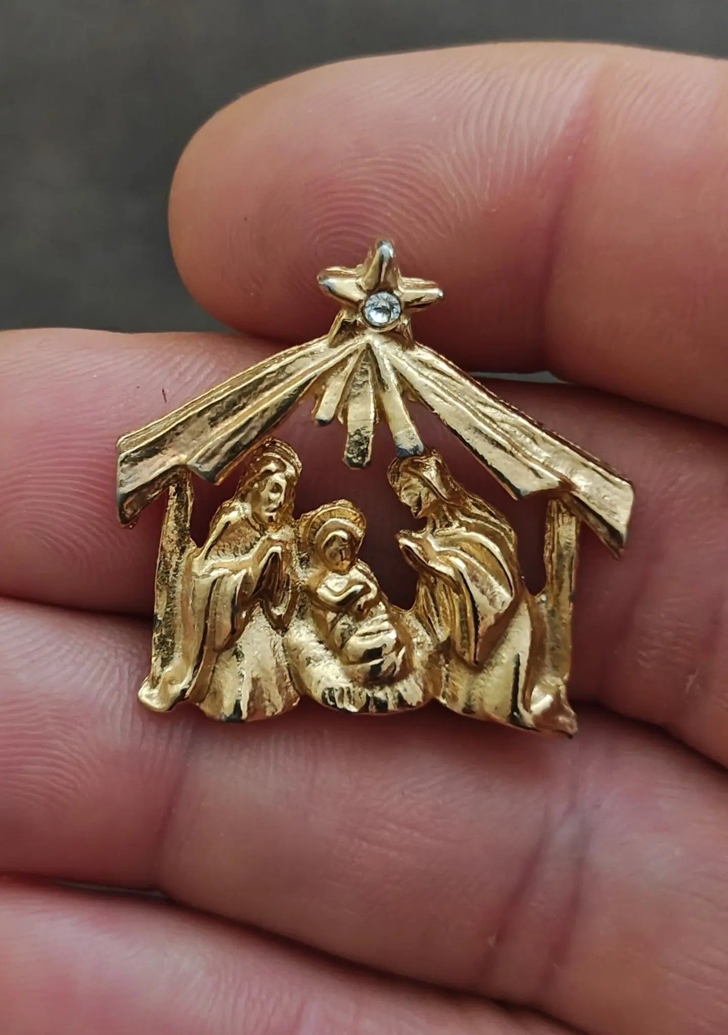 1980’s Nativity Scene Gold Tone Pin