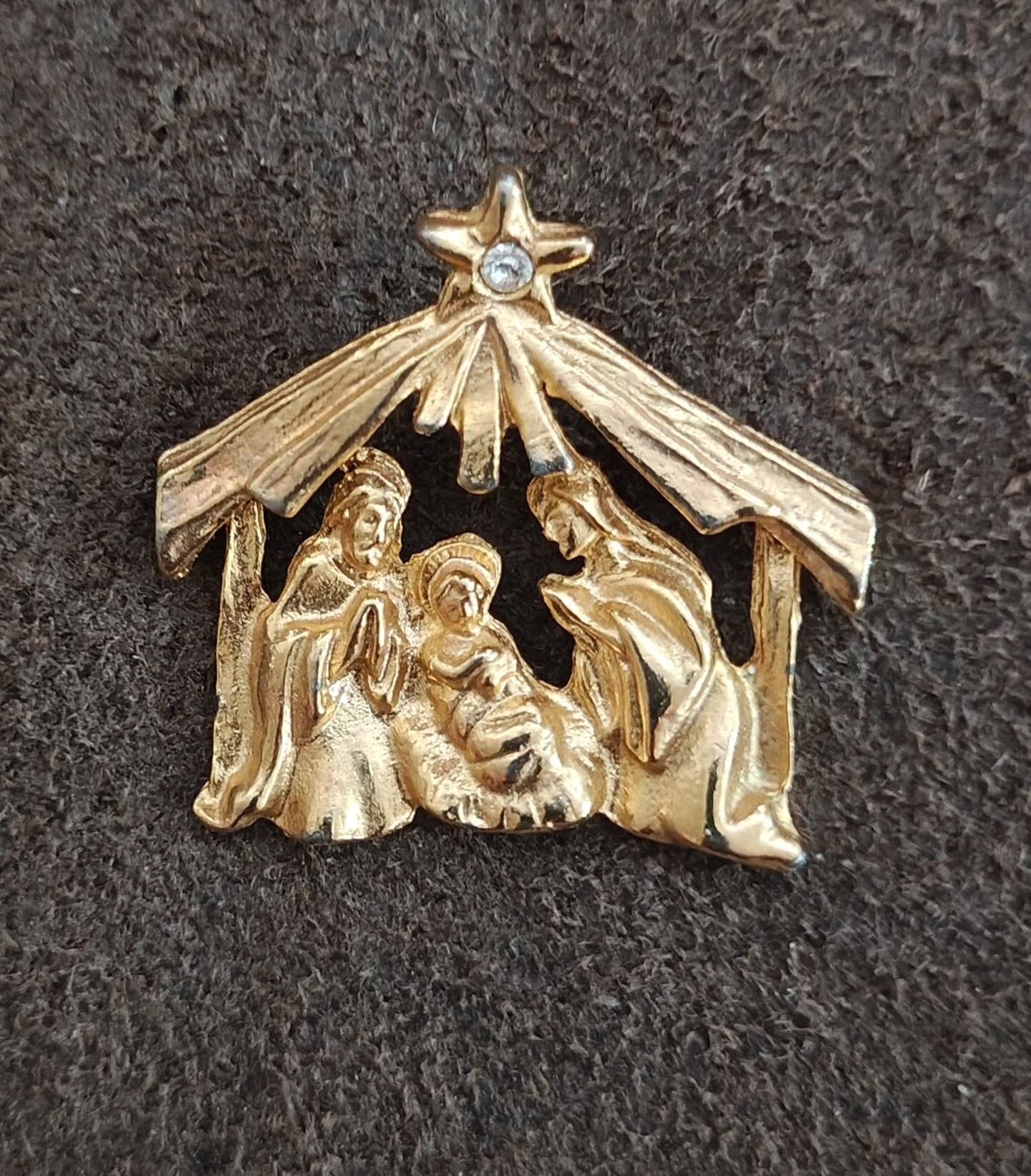 1980’s Nativity Scene Gold Tone Pin
