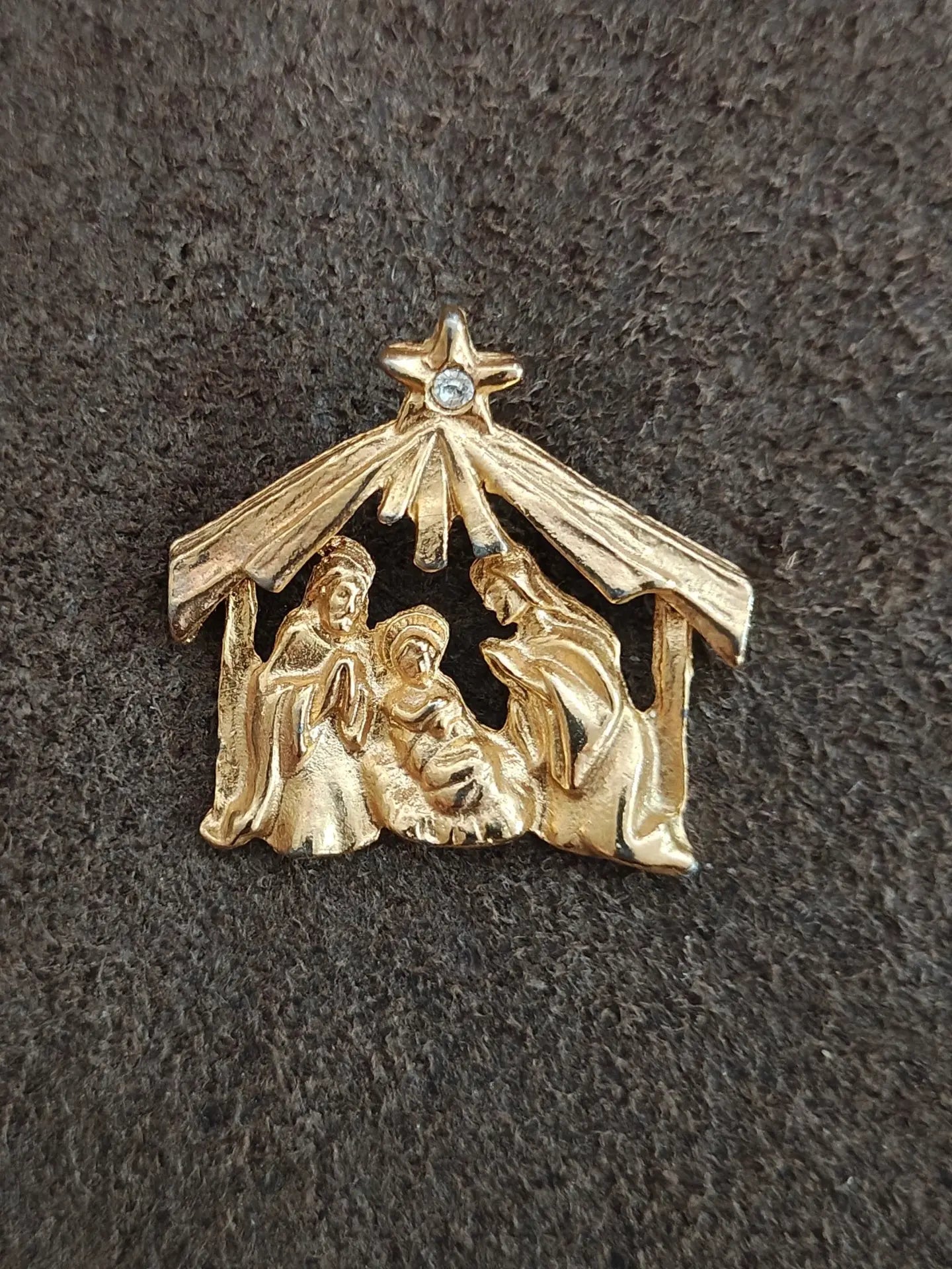 1980’s Nativity Scene Gold Tone Pin