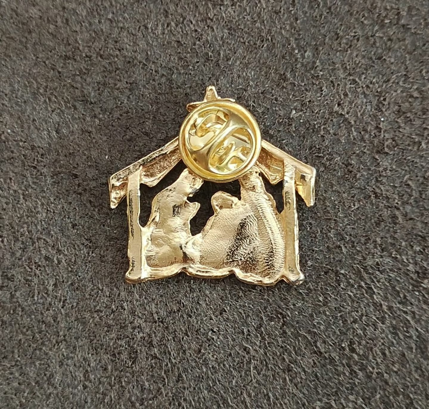 1980’s Nativity Scene Gold Tone Pin