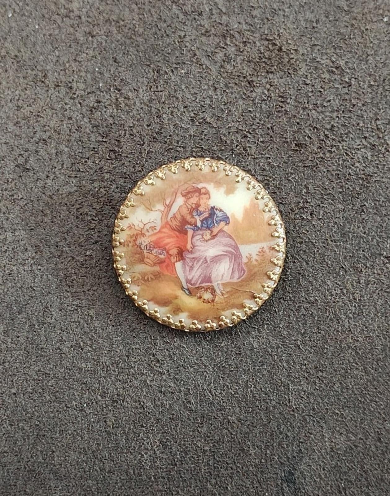 70s Fragonard Porcelain Cameo Brooch Showing a Romantic Courting Scene