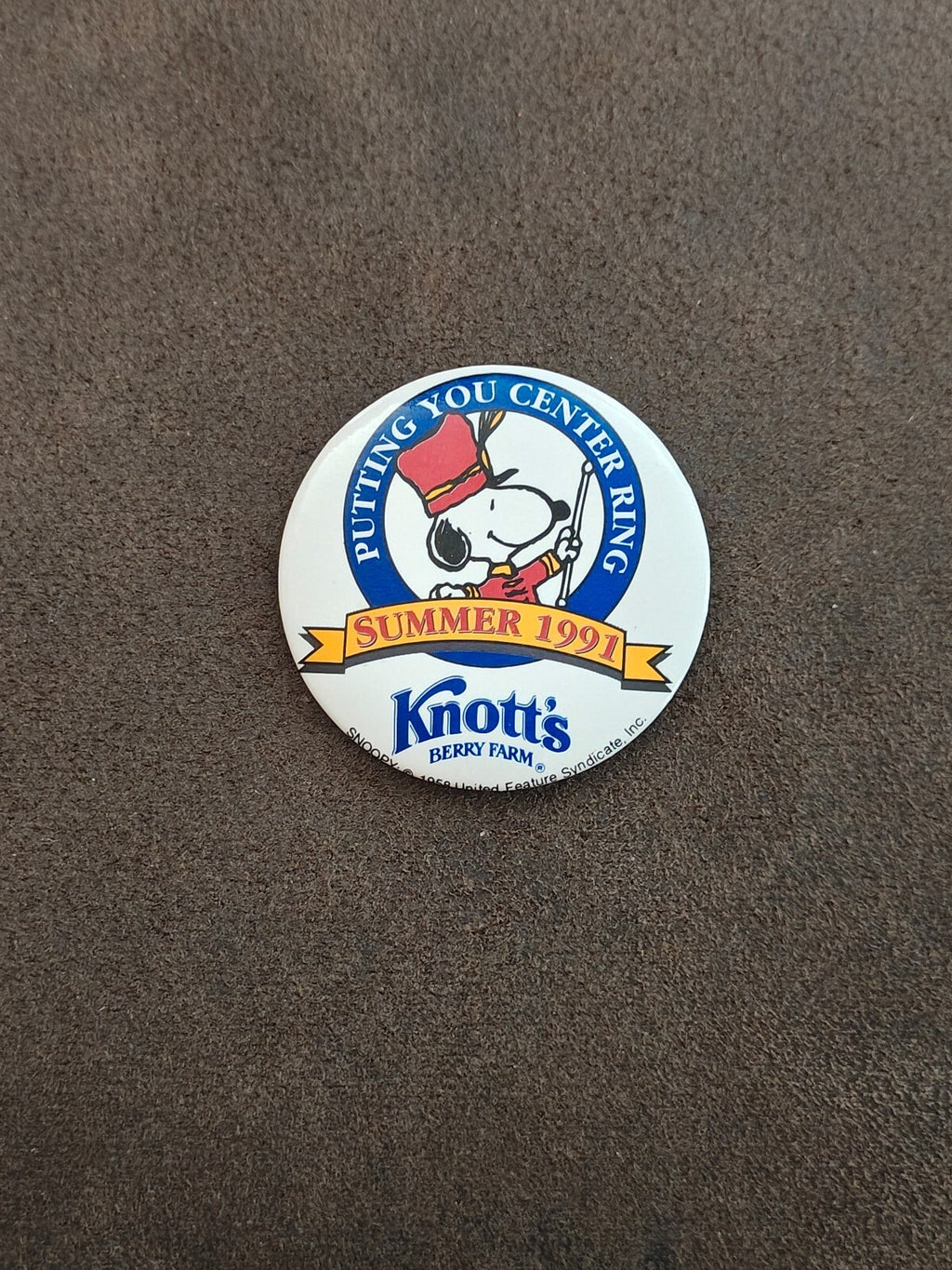 1991 Rare Knott's Berry Farm Putting You Center Ring Snoopy Button