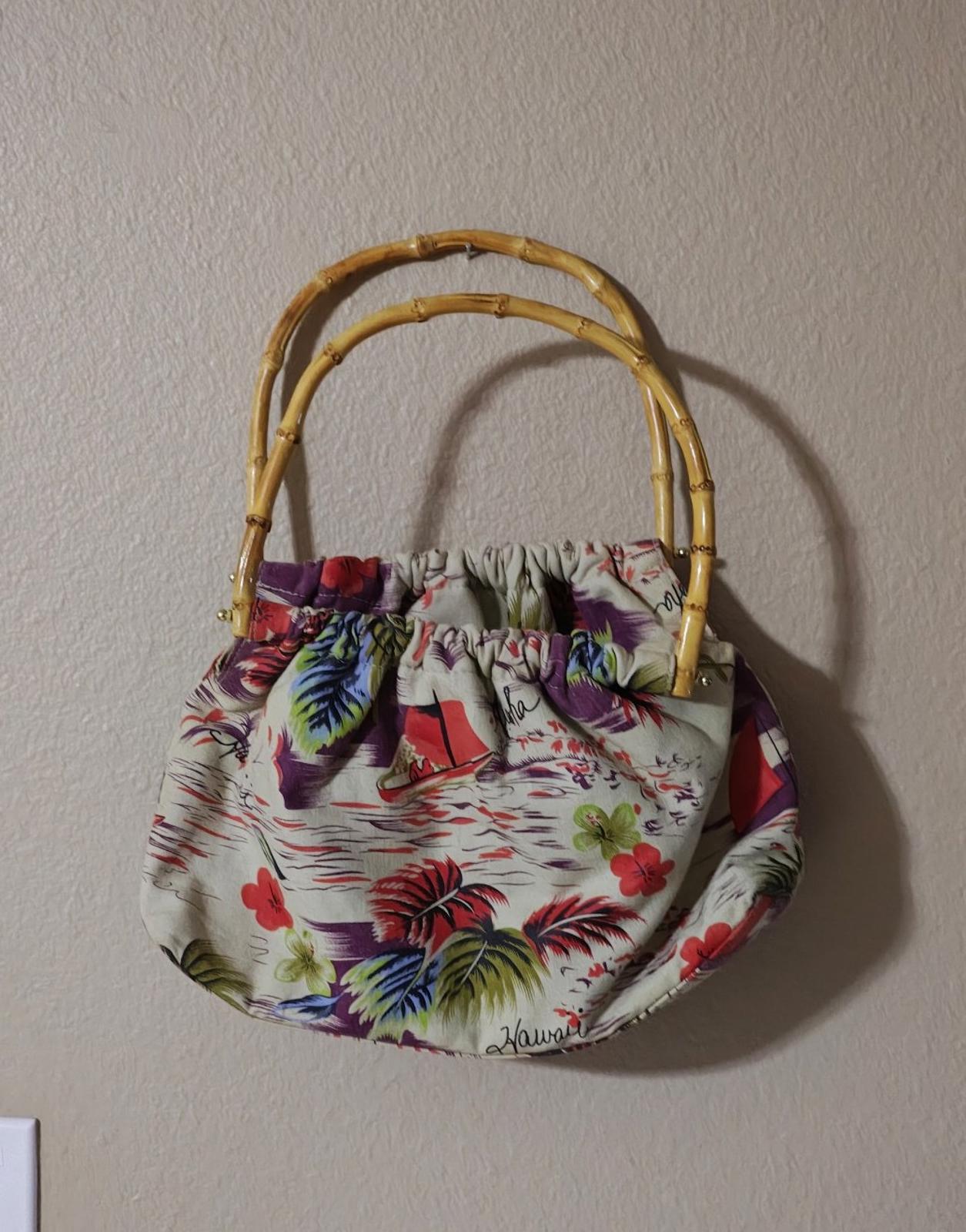 Pretty XOXO Hawaiian Tiki Tropical Retro Cloth Handbag/Purse Like New With Tags.
