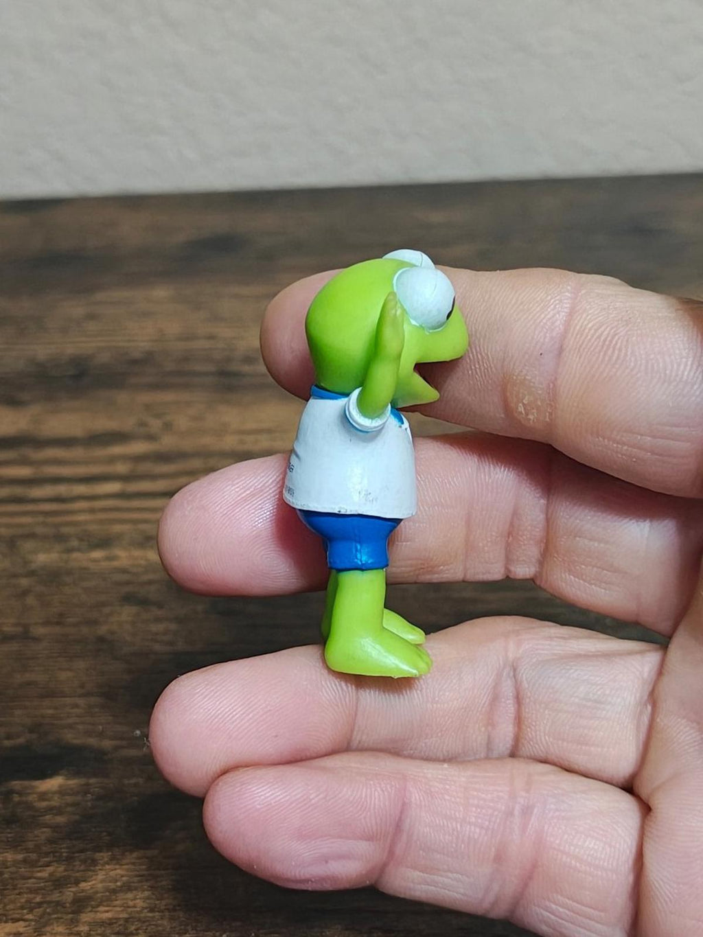 Disney Junior Muppet Babies Kermit The Frog 2" Collectible Figurine