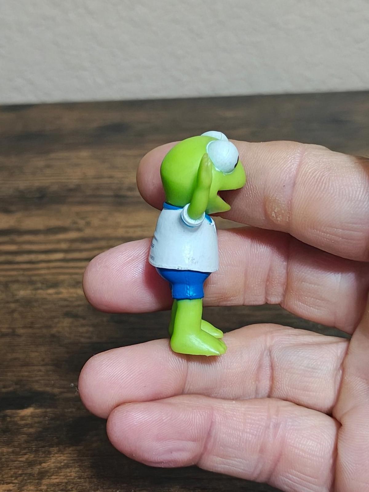 Disney Junior Muppet Babies Kermit The Frog 2" Collectible Figurine