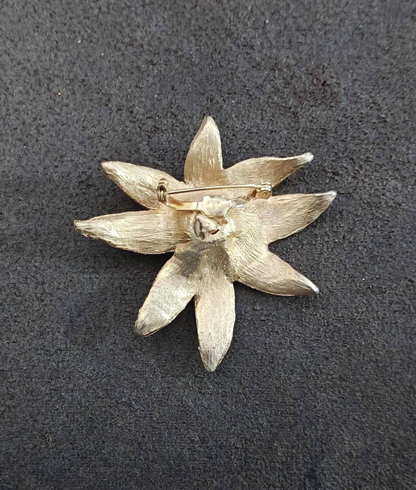 1950s/60s Gold Tone Textured Flower With Faux Pearls & Rhinestones Brooch