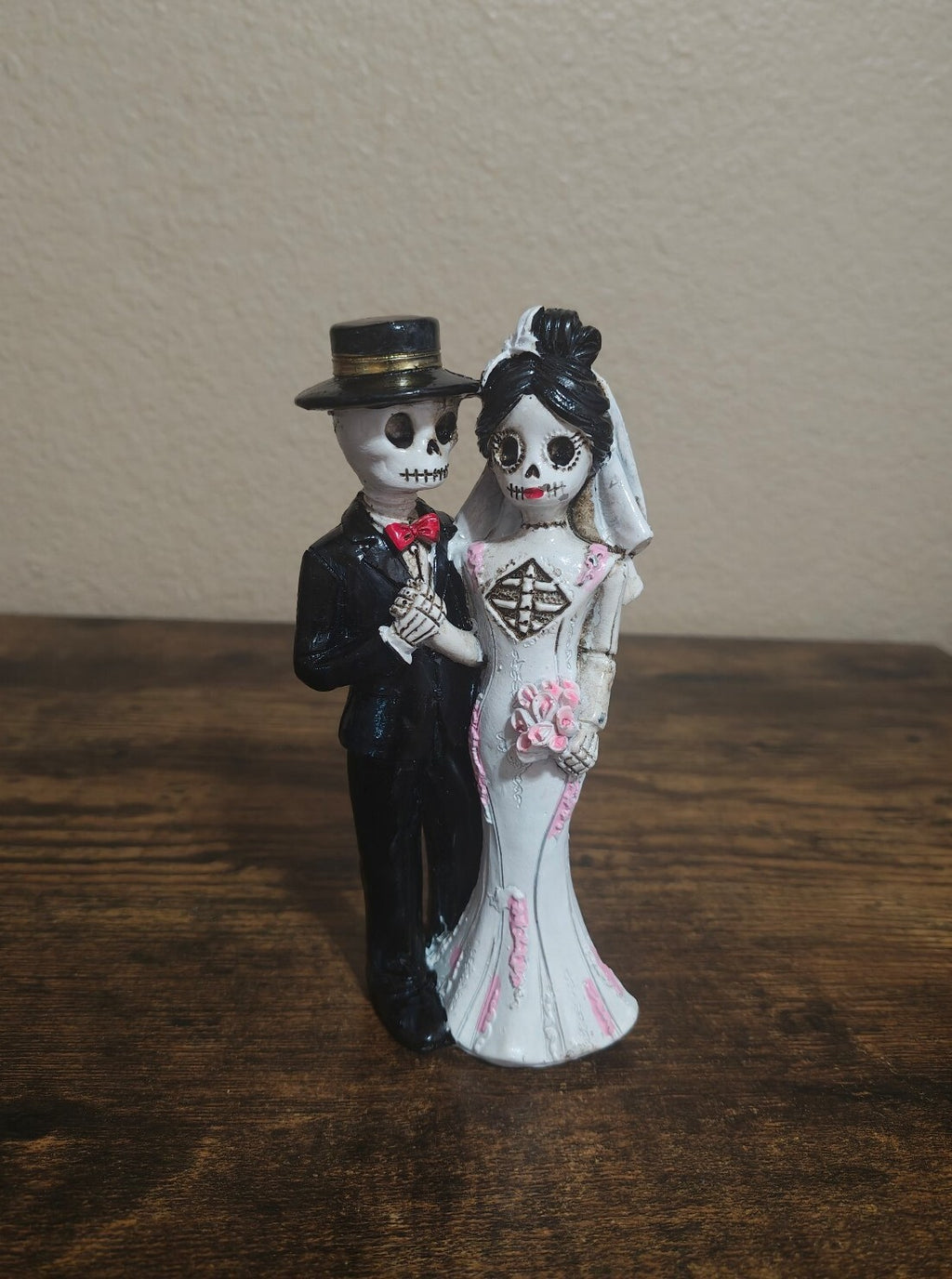 Day of the Dead (Día de los Muertos) Skeleton Wedding Couple Figurine